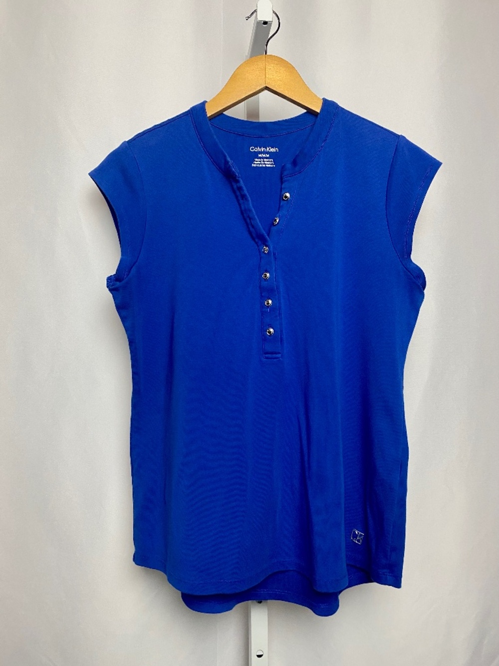 Calvin Klein Womenʻs Vibrant Royal Blue Cap Sleeve Henley Neckline Top Medium